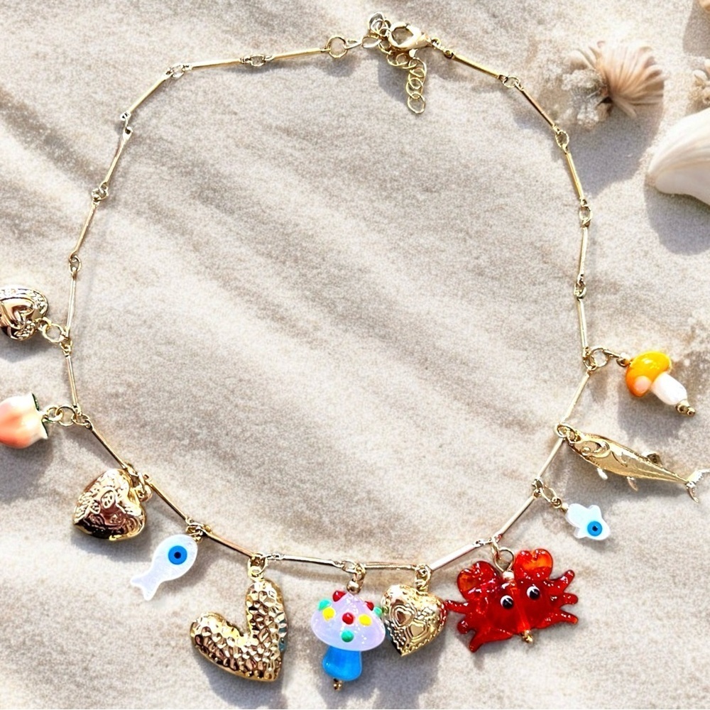 Adorable gold toned summer fun charm necklace. Crab boils here we come! - Picture 6 of 17